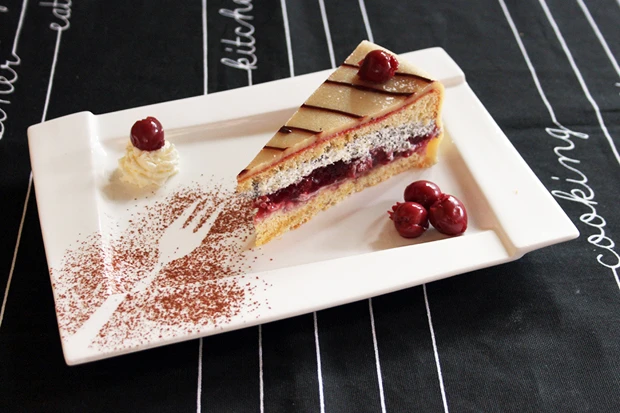 Kirsch-Mohn-Marzipan-Torte