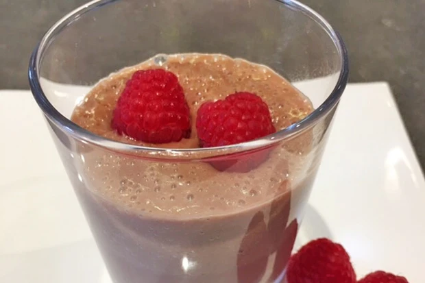 Schokopudding-Dessert mit Himbeeren
