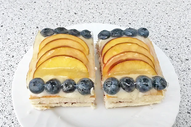Obstschnitten mit Joghurtcreme