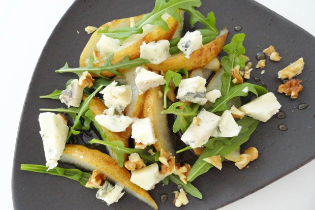 Rucolasalat mit Birne und Gorgonzola