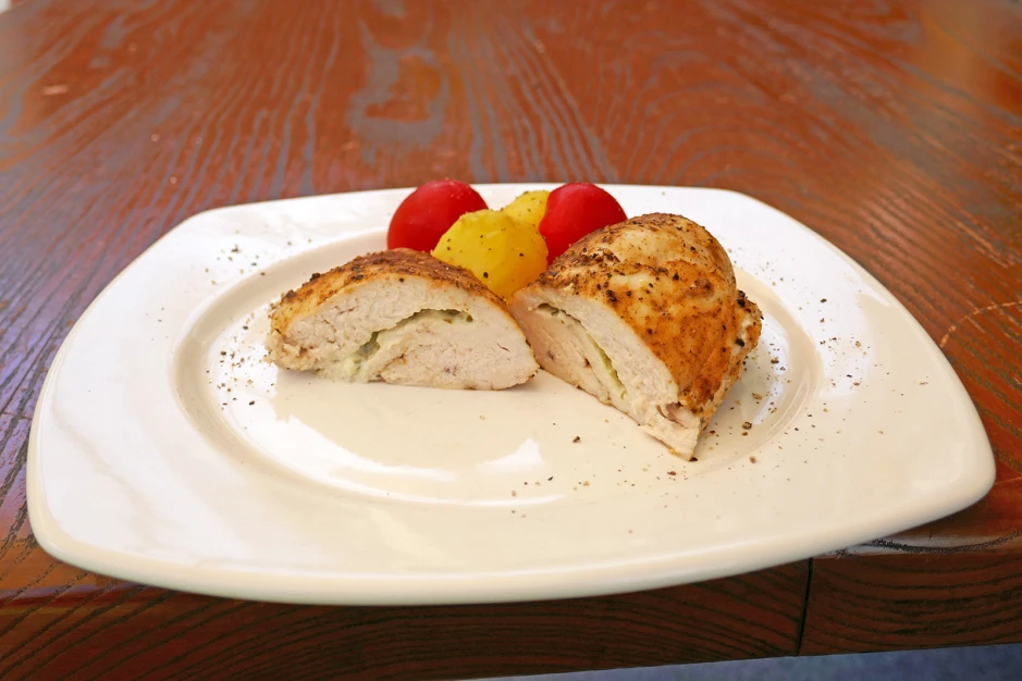 Gef&uuml;llte Putenbrust mit Frischk&auml;se