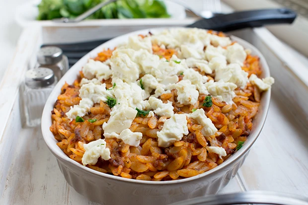 Kritharaki-Feta-Pfanne mit Faschiertem