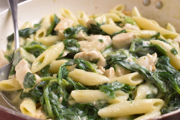 Nudeln mit Spinat-H&uuml;hnersauce