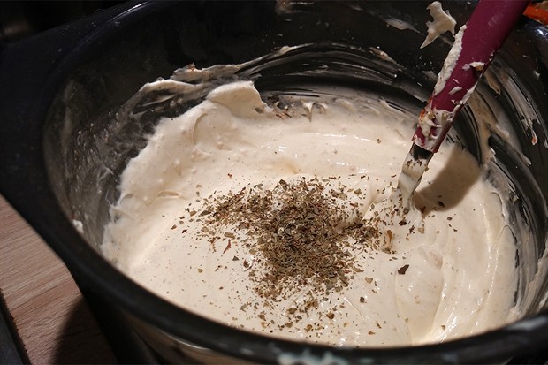 Käsetortillas mit Sauerrahmdip