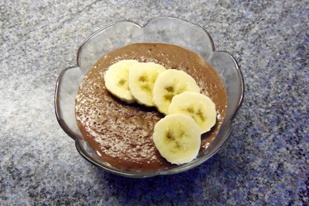 Schokopuddingdessert mit Bananen