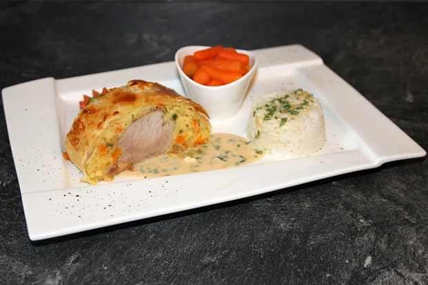 Schweinefilet im Erdäpfel-Blätterteigmantel