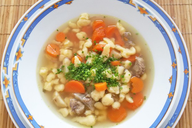 Schweinsknochensuppe