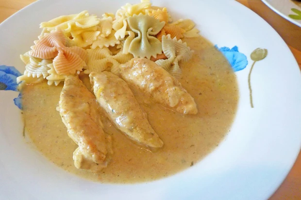 H&uuml;hnerfilet mit Zucchinisauce