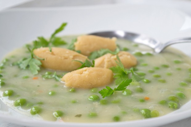 Erbseneinmachsuppe mit Butternockerln
