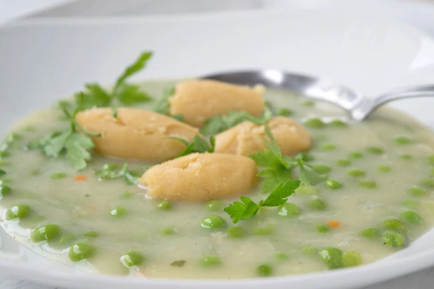 Erbseneinmachsuppe mit Butternockerln