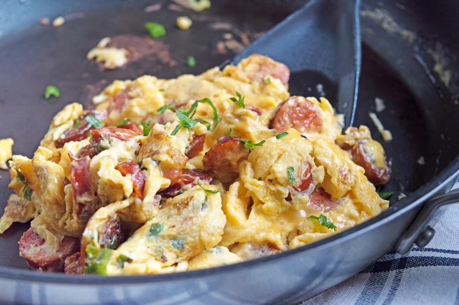R&uuml;hrei mit Chorizo