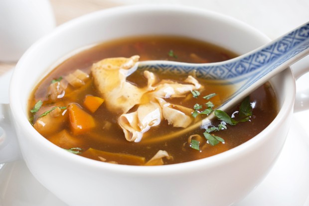 Asiatische vegane Gemüsesuppe