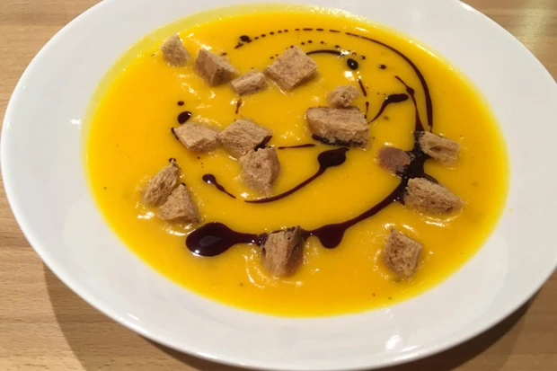 Vegane K&uuml;rbiscremesuppe