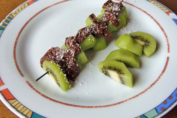 Schoko-Kiwi-Spieße