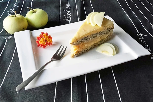 Mohntorte mit Apfelcreme