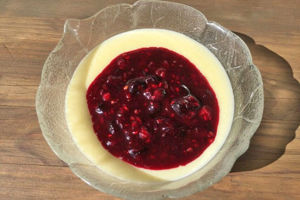 Grießmus mit Preiselbeeren