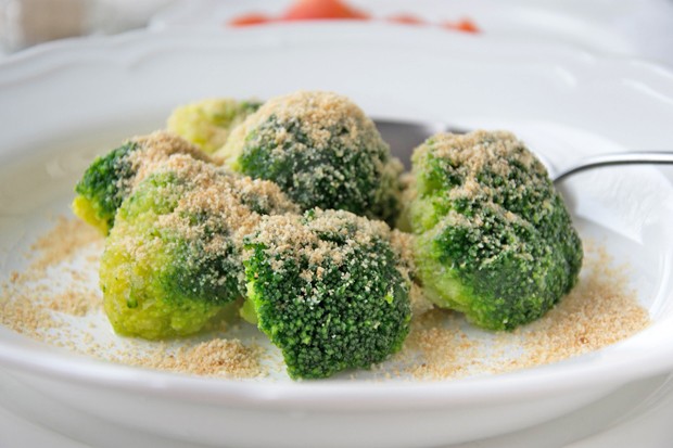 Brokkoli mit Knoblauchbrösel