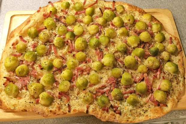 Kohlsprossen-Speck-Flammkuchen