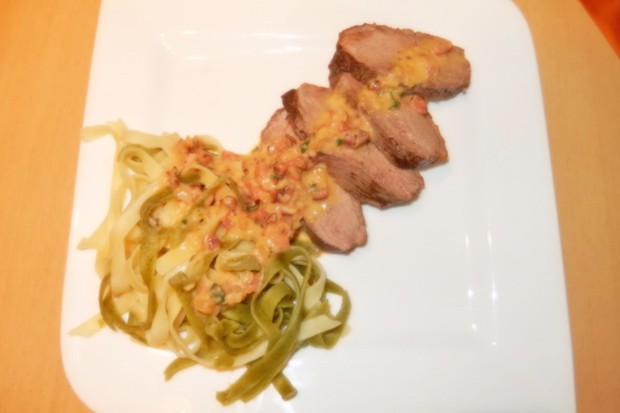 Entenbrust mit Tagliatelle und Speck-Sahne Sauce