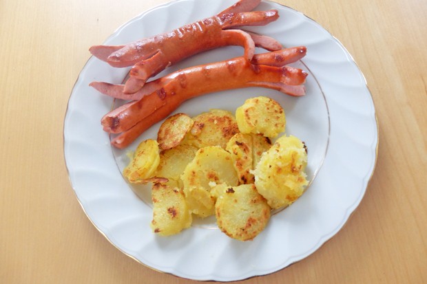 Grillwürste mit Röstkartoffeln