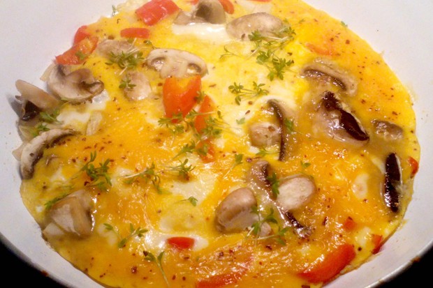 Frittata mit Champignon, Zwiebel, roter Paprika und Kresse