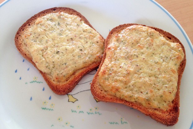 Toast mit Frischkäse überbacken
