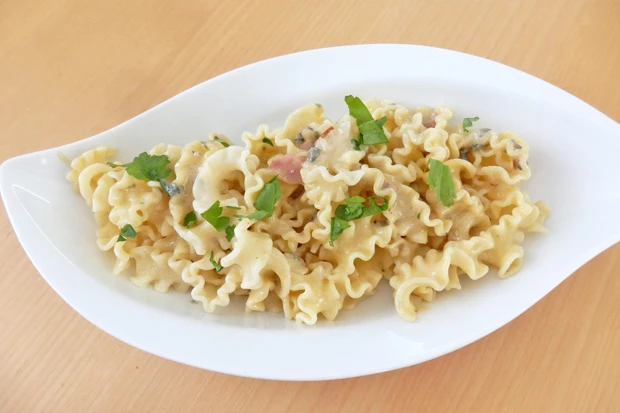Nudeln mit Blauschimmelso&szlig;e