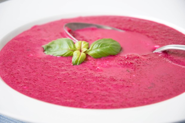 Rote Rübensuppe mit Wasabi