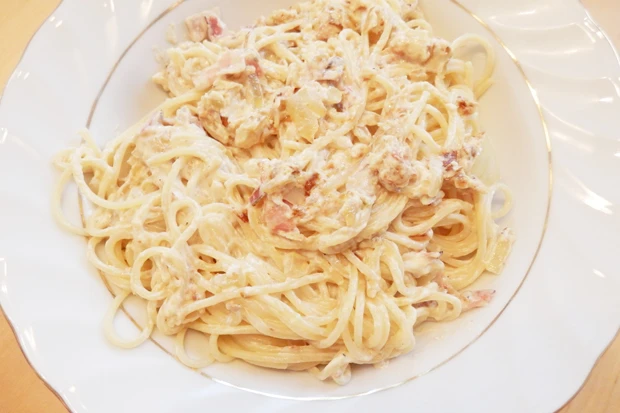 Spaghetti mit Speck-K&auml;se-So&szlig;e