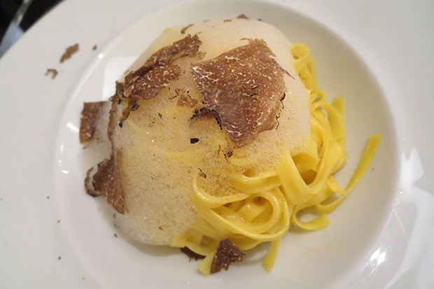 Hausgemachte Tagliatelle mit Wintertr&uuml;ffel