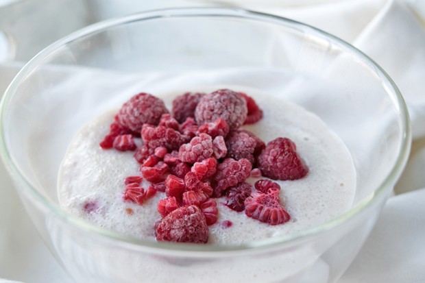 Grießbrei mit Himbeeren