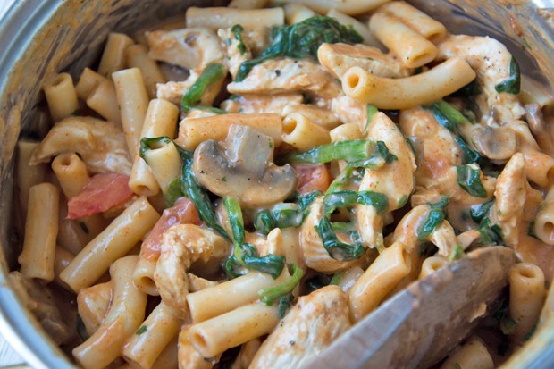 One Pot Pasta mit Huhn