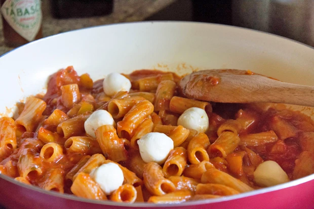 One Pot Pasta mit Mozzarella