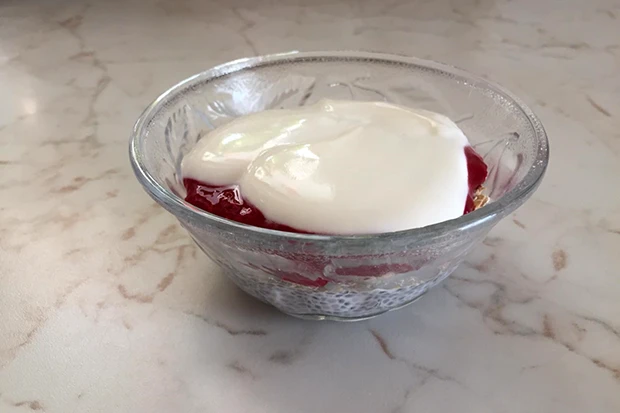 Chia-Pudding mit Himbeeren