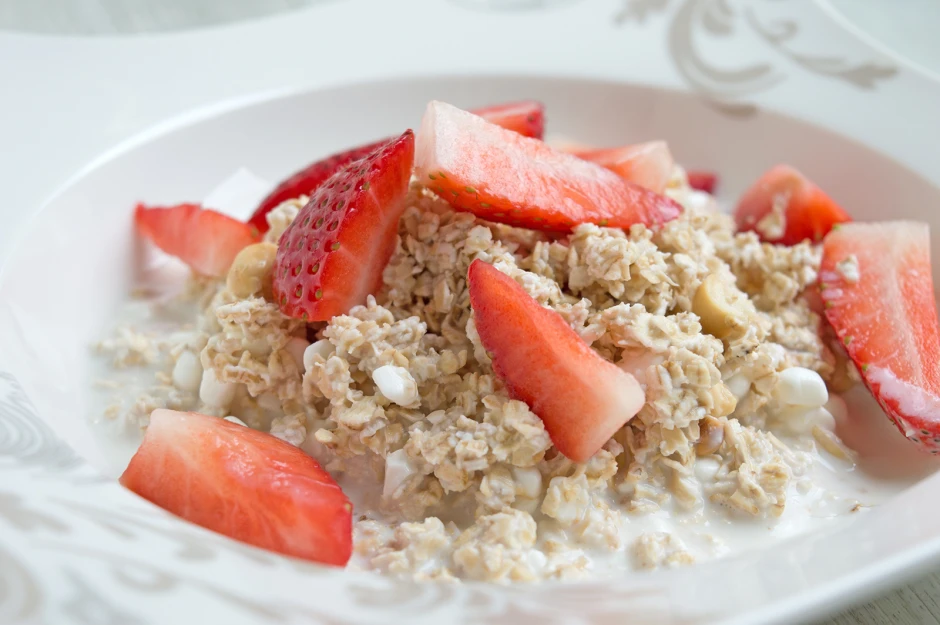 Erdbeeren-Haferflocken-Dessert