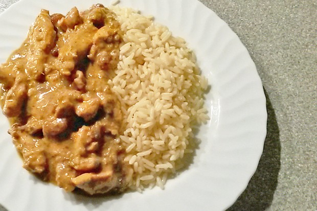 Curry-Geschnetzeltes mit Rosinen