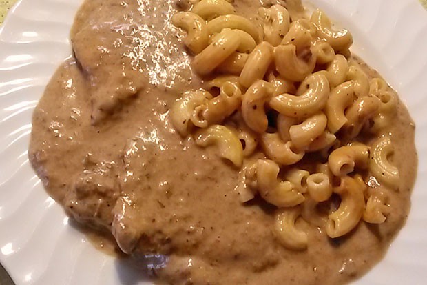 Saft-Rindschnitzel mit Hörnchen