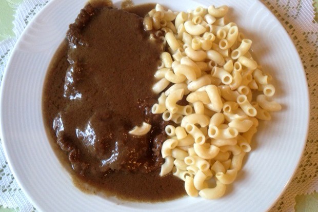 Saft-Rindschnitzel mit Hörnchen