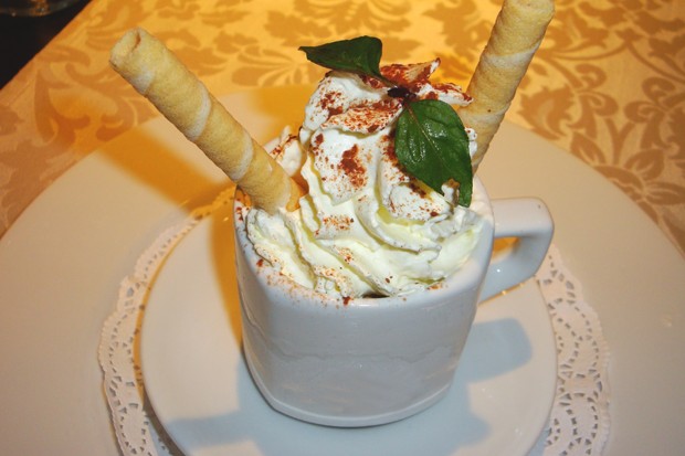 Kaffeecreme mit Vanilleeis