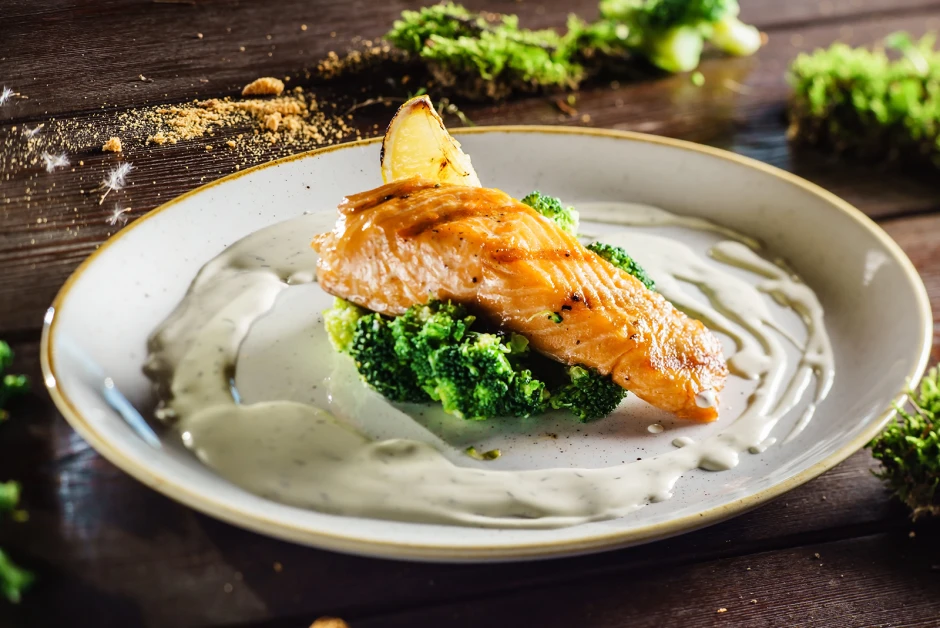 Gebratener Lachs mit Brokkoli