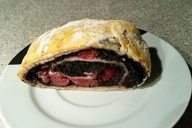 Mohnstrudel mit Weichseln