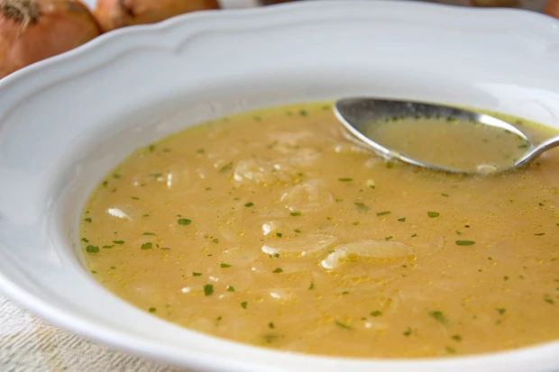 Zwiebelsuppe klassisch