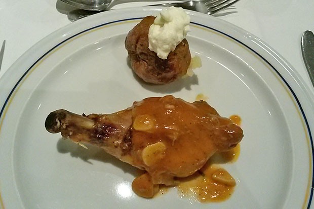 Hendlhaxerln mit Knoblauchsauce