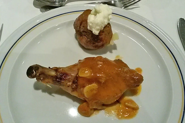 Hendlhaxerln mit Knoblauchsauce