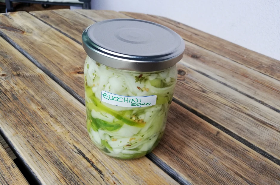 Eingelegte Zucchini