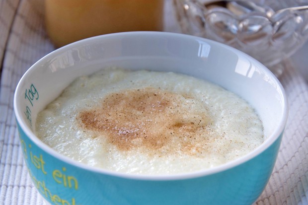 Grießkoch mit Ahornsirup