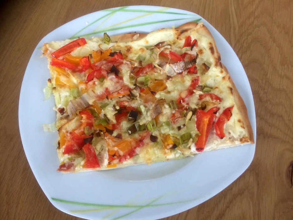 Paprika-Lauch-Flammkuchen