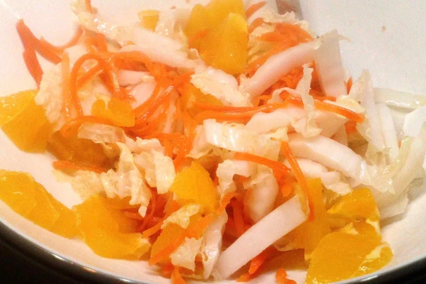 Chinakohl-Karotten-Orangen Salat