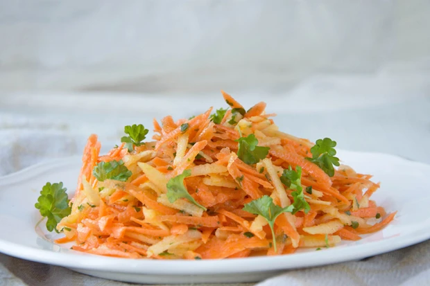 Fruchtiger Karottensalat