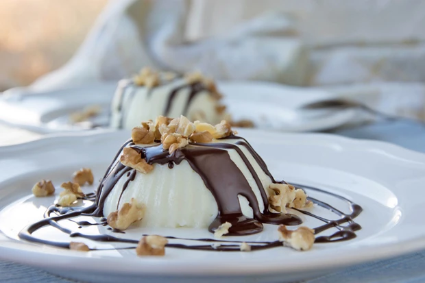 Panna Cotta mit N&uuml;ssen